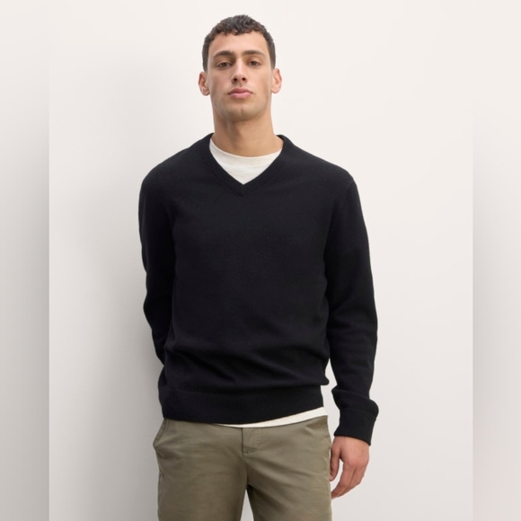 Everlane Other - *Flawed* Everlane Men's Black V-Neck Long Sleeve 100% Cashmere Sweater- L